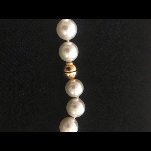 MAJORICA 18” length Pearls with Earings. Traditional and Classic - Picture 3 of 14